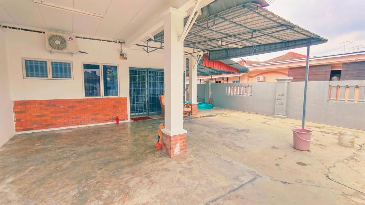 Area Indahpura Or Taman Bersatu 3-4br Near Aeon Airport Jpo * Kulai